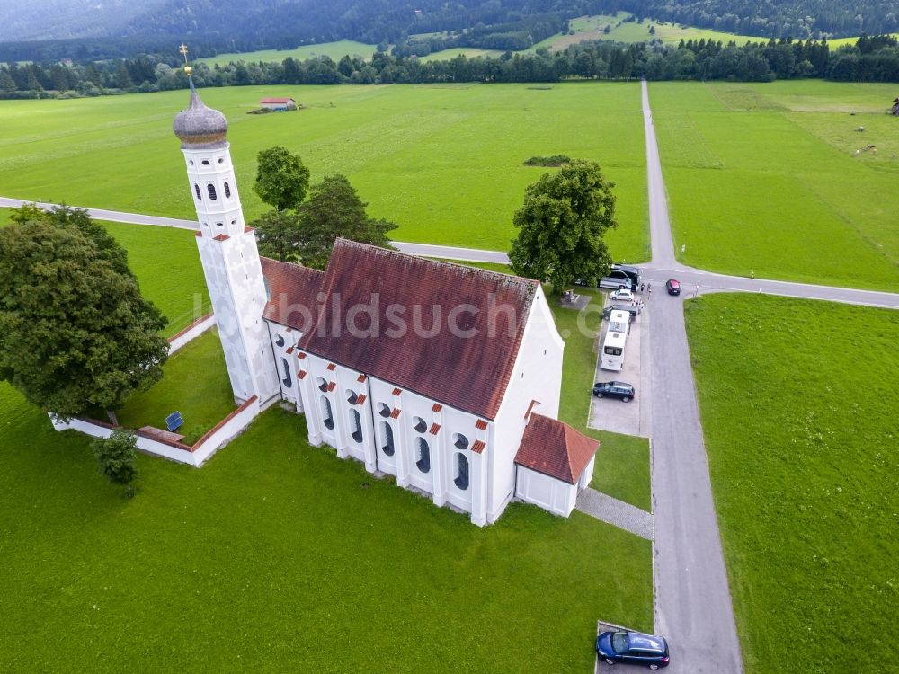 Schwangau von oben - Kirchengebäude St. Coloman in Schwangau im Bundesland Bayern, Deutschland