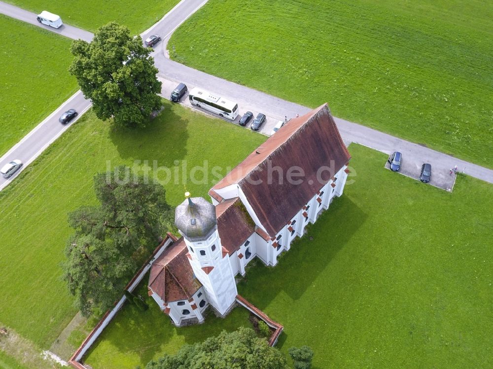 Schwangau von oben - Kirchengebäude St. Coloman in Schwangau im Bundesland Bayern, Deutschland
