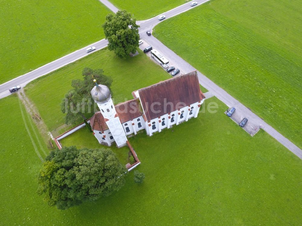 Schwangau aus der Vogelperspektive: Kirchengebäude St. Coloman in Schwangau im Bundesland Bayern, Deutschland