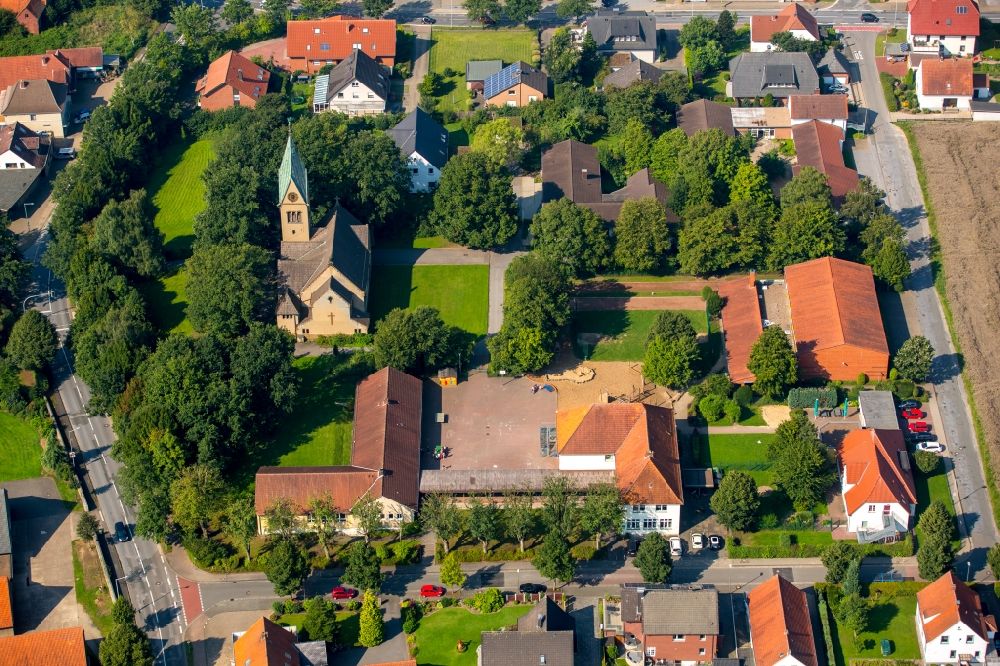 Dünne von oben - Kirchengebäude in Dünne im Bundesland Nordrhein-Westfalen, Deutschland