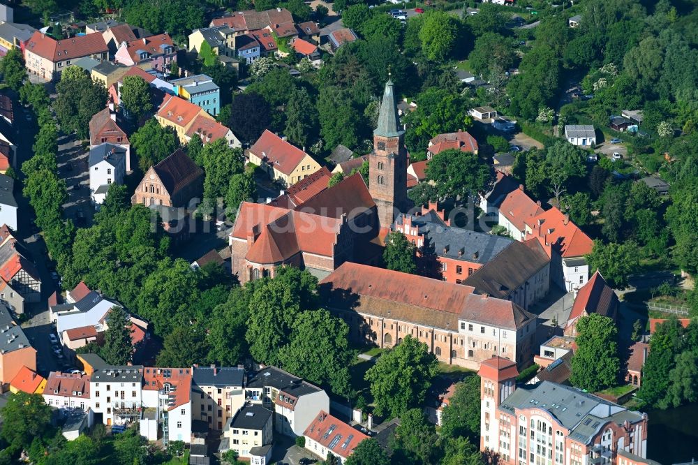 Luftbild Brandenburg an der Havel - Kirchengebäude Dom in Brandenburg an der Havel im Bundesland Brandenburg, Deutschland