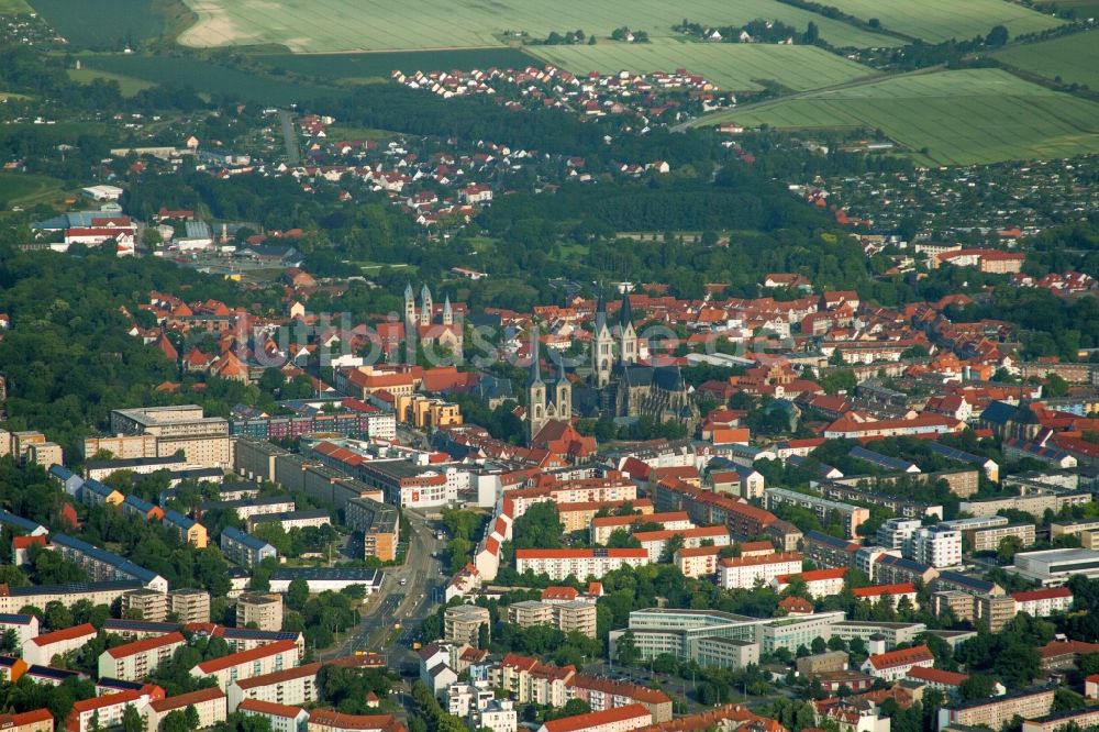 Halberstadt von oben - Kirchengebäude des Dom und Domschatz in Halberstadt im Bundesland Sachsen-Anhalt, Deutschland