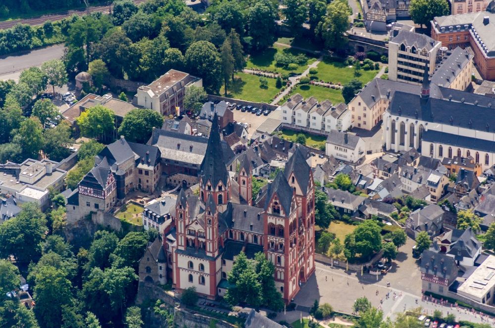 Limburg an der Lahn aus der Vogelperspektive: Kirchengebäude des Dom in Limburg an der Lahn im Bundesland Hessen, Deutschland