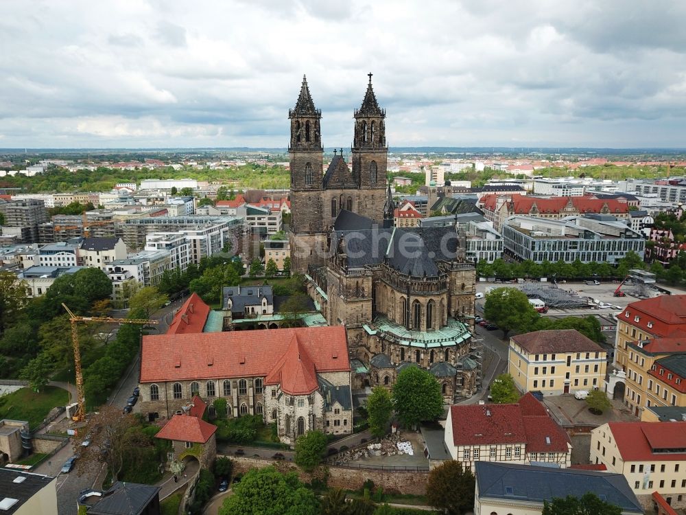 Magdeburg von oben - Kirchengebäude Dom zu Magdeburg im Ortsteil Altstadt in Magdeburg im Bundesland Sachsen-Anhalt