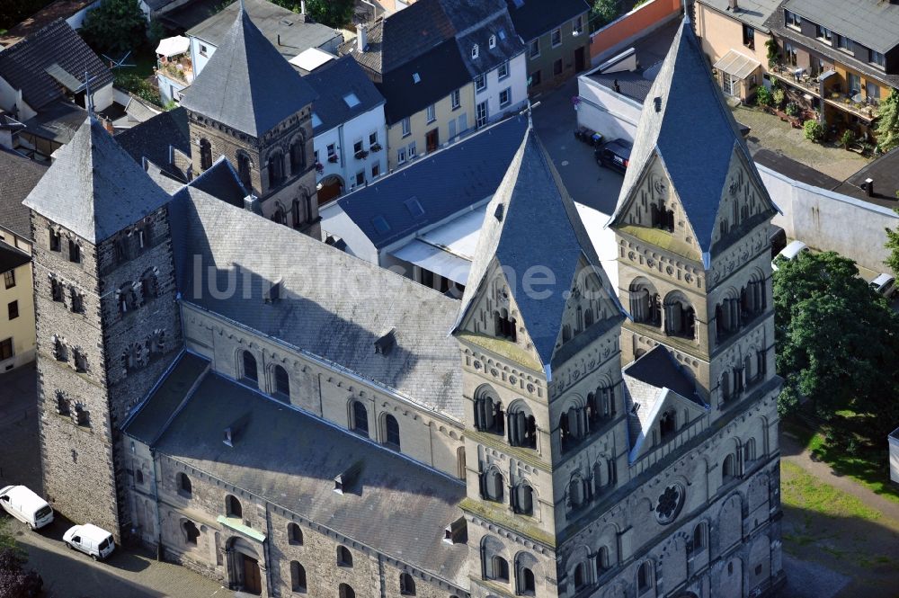 Andernach aus der Vogelperspektive: Kirchengebäude des Domes in der Altstadt in Andernach im Bundesland Rheinland-Pfalz, Deutschland