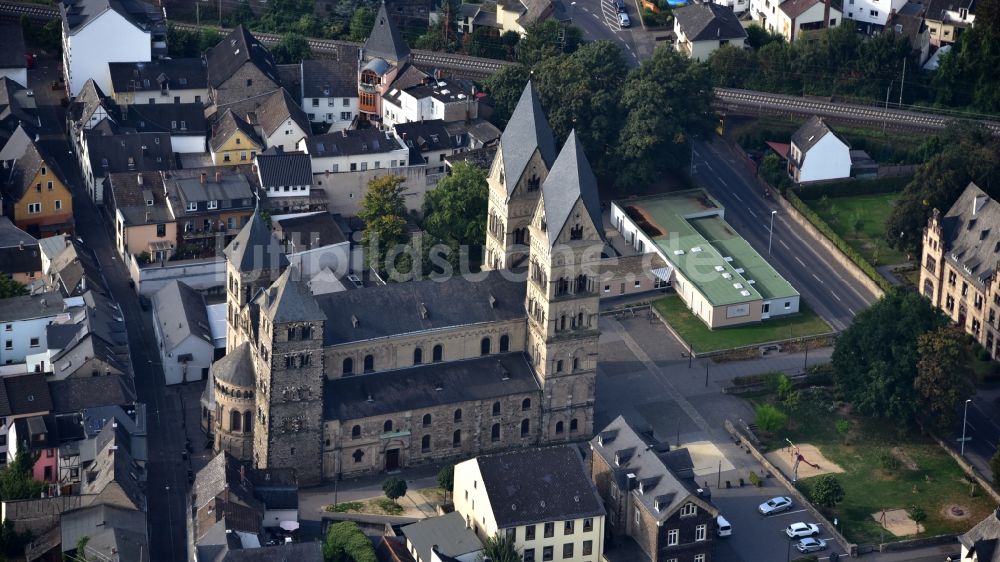 Andernach von oben - Kirchengebäude des Domes in der Altstadt in Andernach im Bundesland Rheinland-Pfalz, Deutschland