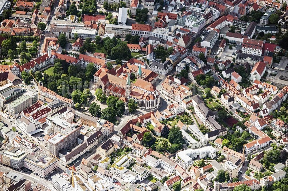 Luftaufnahme Augsburg - Kirchengebäude des Domes in der Altstadt in Augsburg im Bundesland Bayern, Deutschland