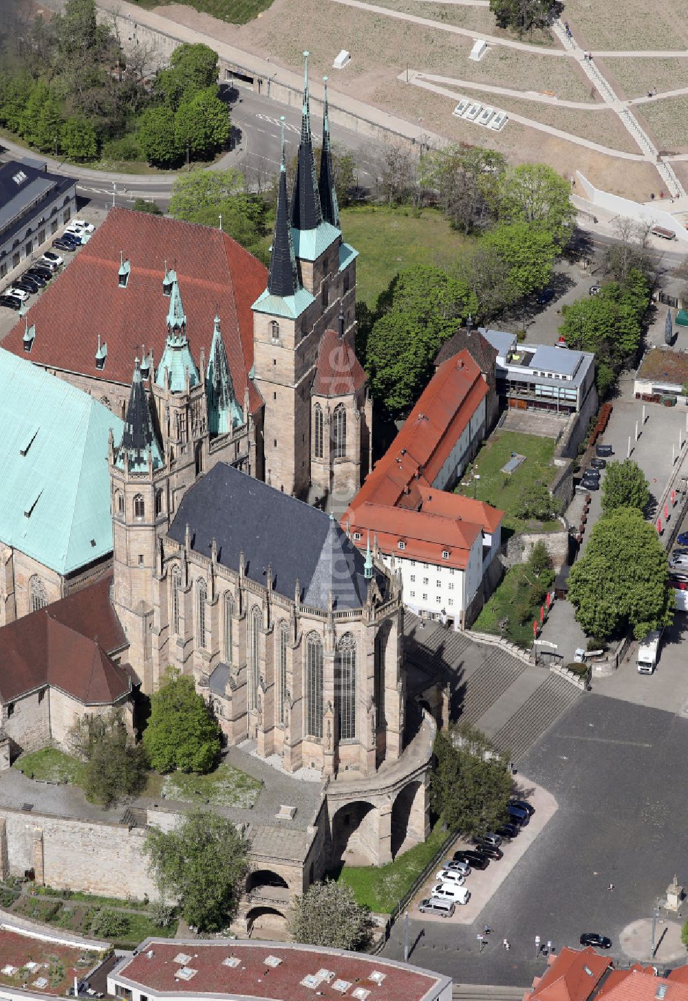 Luftbild Erfurt - Kirchengebäude des Domes in der Altstadt in Erfurt im Bundesland Thüringen, Deutschland