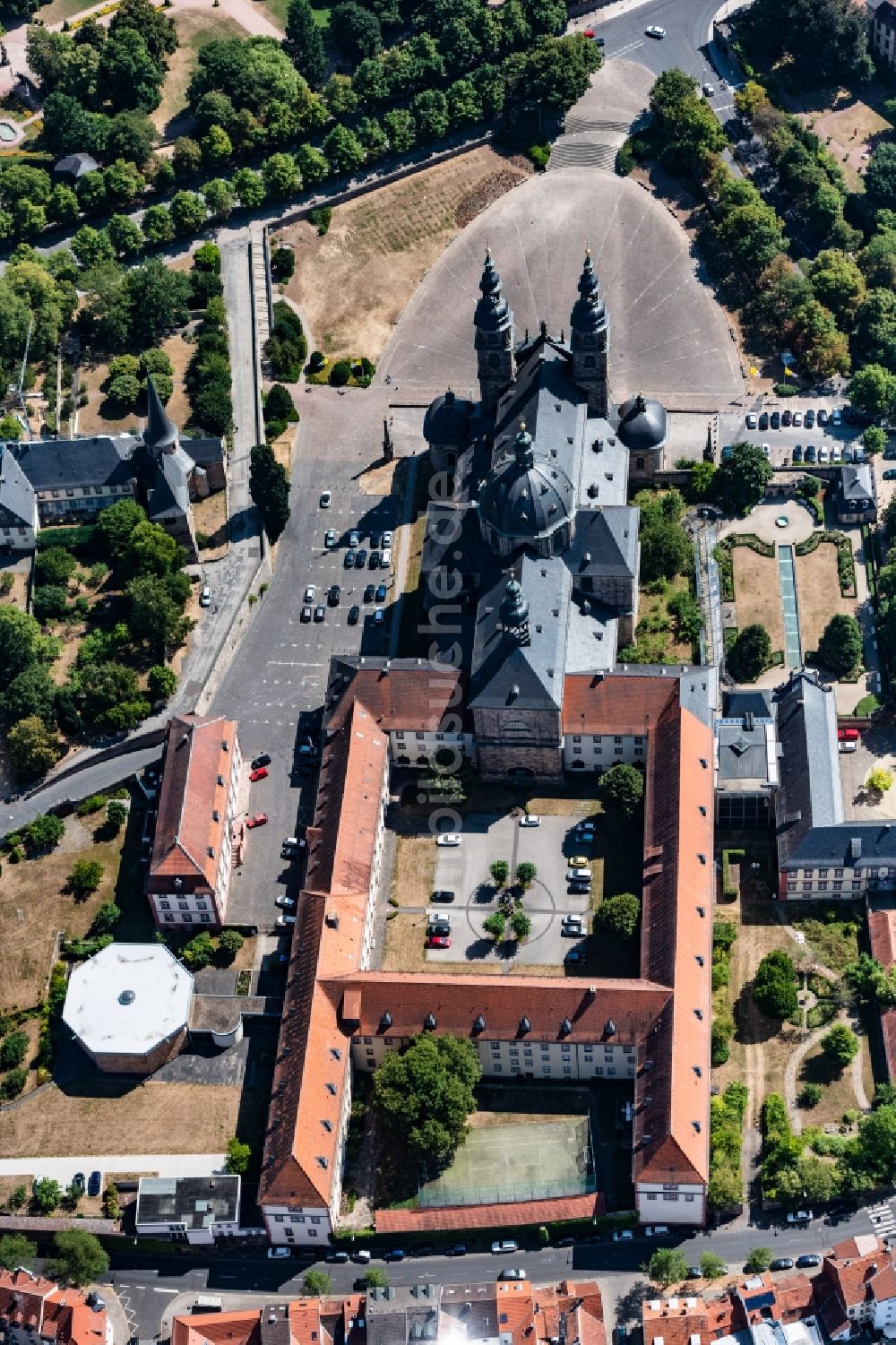 Fulda von oben - Kirchengebäude des Domes in der Altstadt in Fulda im Bundesland Hessen, Deutschland