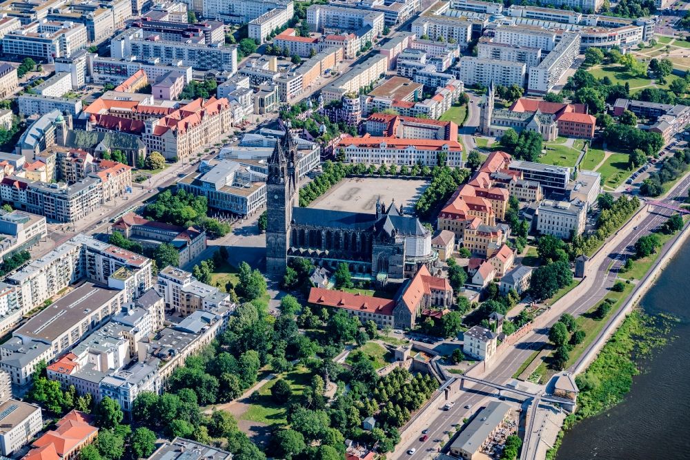Magdeburg von oben - Kirchengebäude des Domes in der Altstadt in Magdeburg im Bundesland Sachsen-Anhalt, Deutschland
