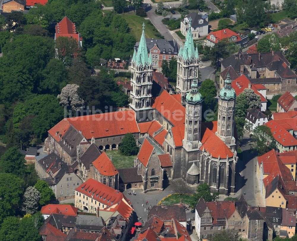 Luftaufnahme Naumburg (Saale) - Kirchengebäude des Domes in der Altstadt in Naumburg (Saale) im Bundesland Sachsen-Anhalt, Deutschland