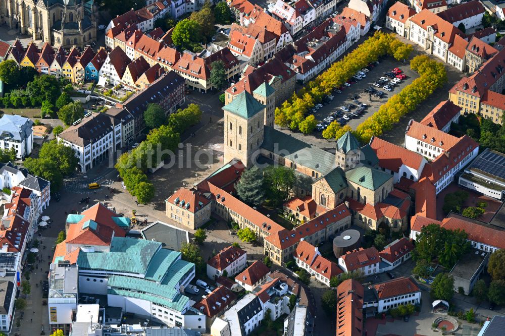 Luftaufnahme Osnabrück - Kirchengebäude des Domes in der Altstadt in Osnabrück im Bundesland Niedersachsen, Deutschland