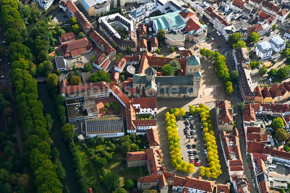 Osnabrück aus der Vogelperspektive: Kirchengebäude des Domes in der Altstadt in Osnabrück im Bundesland Niedersachsen, Deutschland