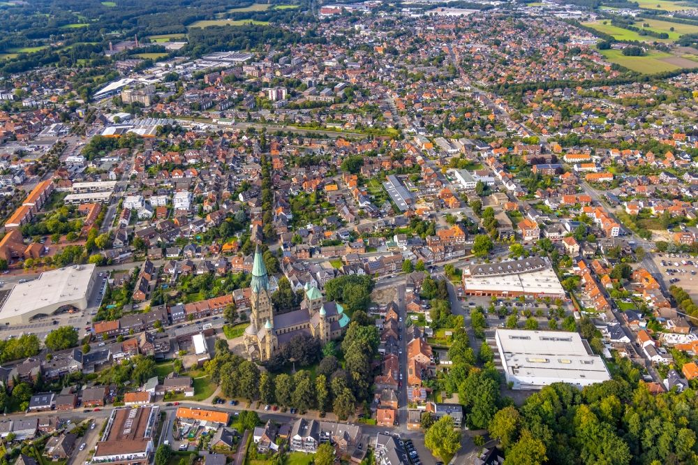 Luftaufnahme Rheine - Kirchengebäude des Domes in der Altstadt in Rheine im Bundesland Nordrhein-Westfalen, Deutschland