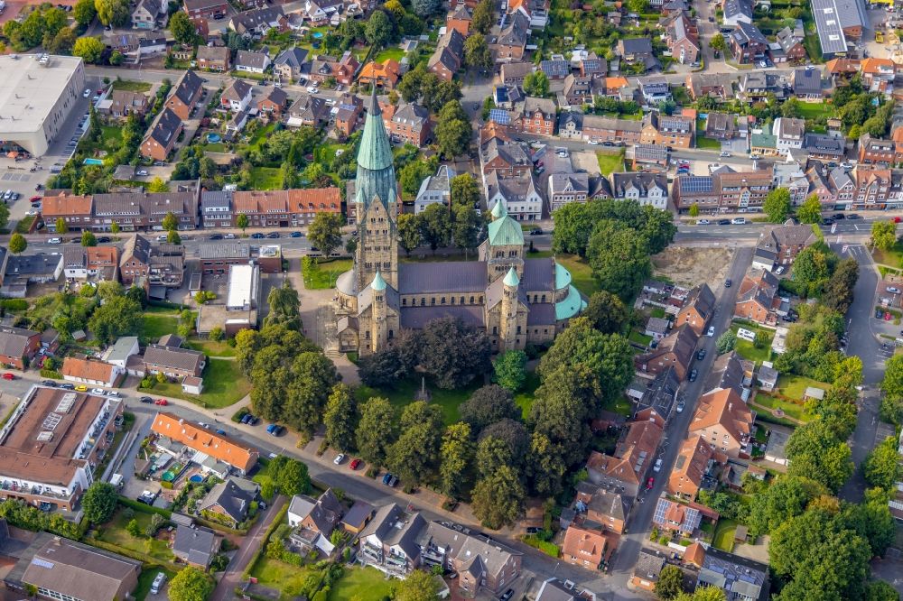 Rheine von oben - Kirchengebäude des Domes in der Altstadt in Rheine im Bundesland Nordrhein-Westfalen, Deutschland