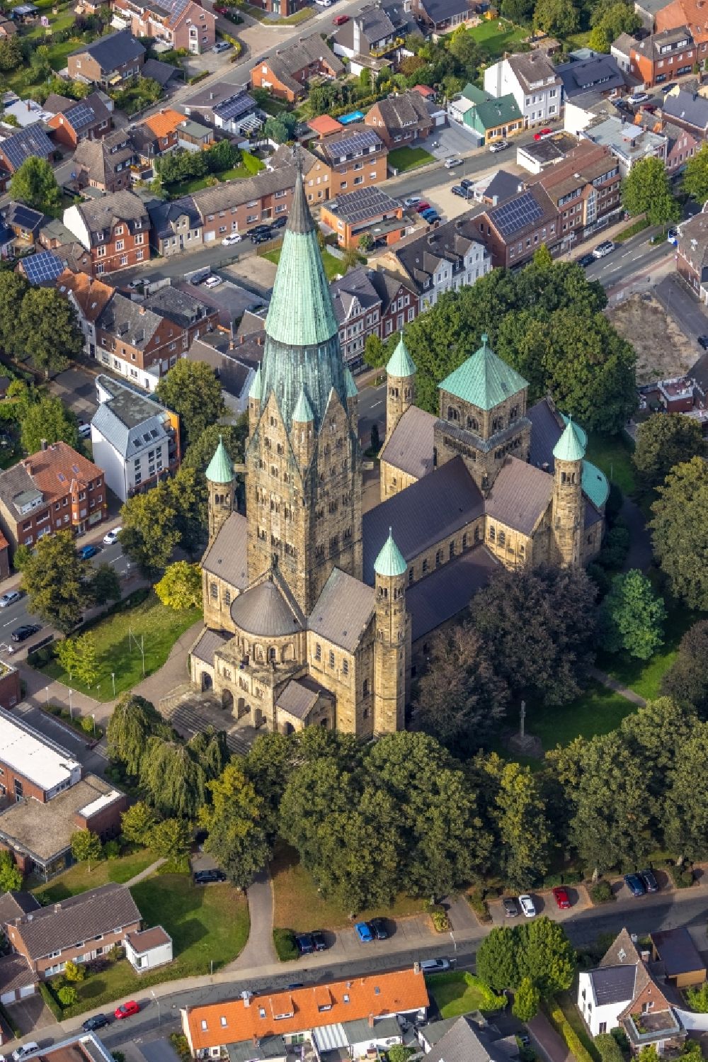 Rheine aus der Vogelperspektive: Kirchengebäude des Domes in der Altstadt in Rheine im Bundesland Nordrhein-Westfalen, Deutschland