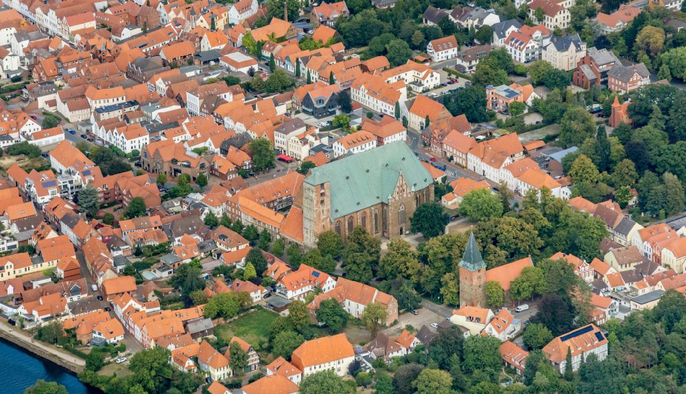 Verden (Aller) von oben - Kirchengebäude des Domes in der Altstadt in Verden (Aller) im Bundesland Niedersachsen, Deutschland