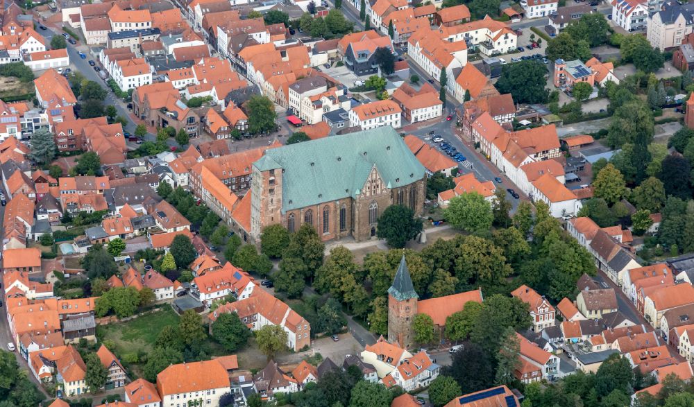 Verden (Aller) aus der Vogelperspektive: Kirchengebäude des Domes in der Altstadt in Verden (Aller) im Bundesland Niedersachsen, Deutschland