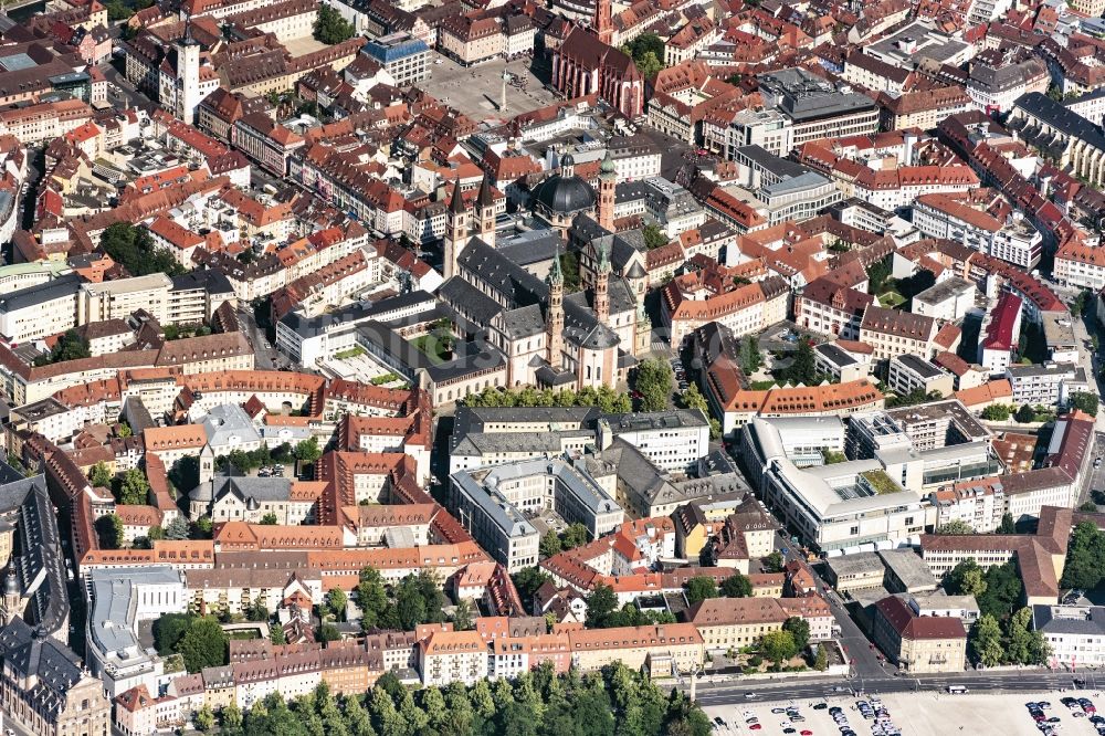 Luftaufnahme Würzburg - Kirchengebäude des Domes in der Altstadt in Würzburg im Bundesland Bayern, Deutschland