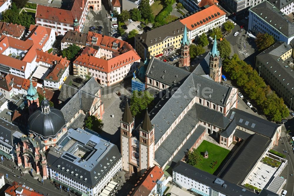 Luftbild Würzburg - Kirchengebäude des Domes in der Altstadt in Würzburg im Bundesland Bayern, Deutschland