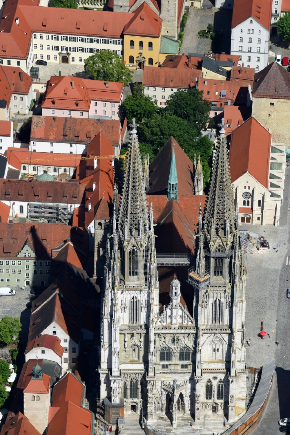 Luftbild Regensburg - Kirchengebäude des Domes St. Peter in der Altstadt in Regensburg im Bundesland Bayern, Deutschland