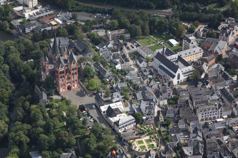 Luftaufnahme Limburg an der Lahn - Kirchengebäude des Doms Sankt Georg in Limburg an der Lahn im Bundesland Hessen