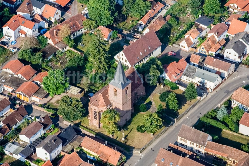Luftaufnahme Rohrbach - Kirchengebäude in der Dorfmitte in Rohrbach im Bundesland Rheinland-Pfalz, Deutschland