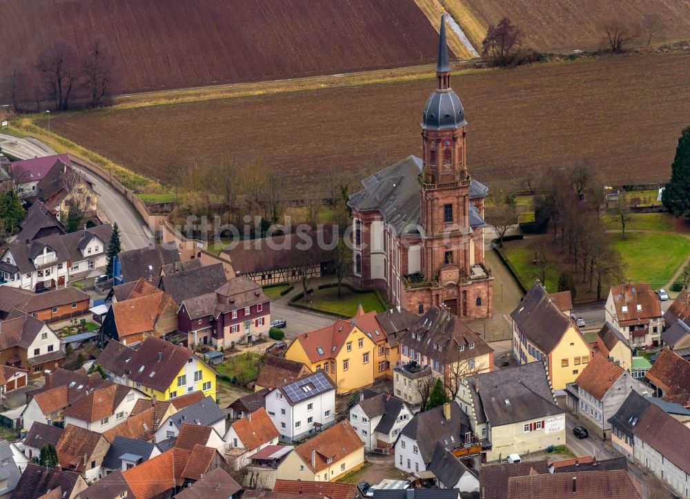 Luftaufnahme Schuttern - Kirchengebäude in der Dorfmitte in Schuttern im Bundesland Baden-Württemberg, Deutschland