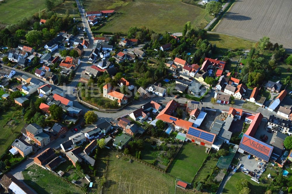 Luftaufnahme Vahldorf - Kirchengebäude in der Dorfmitte in Vahldorf im Bundesland Sachsen-Anhalt, Deutschland