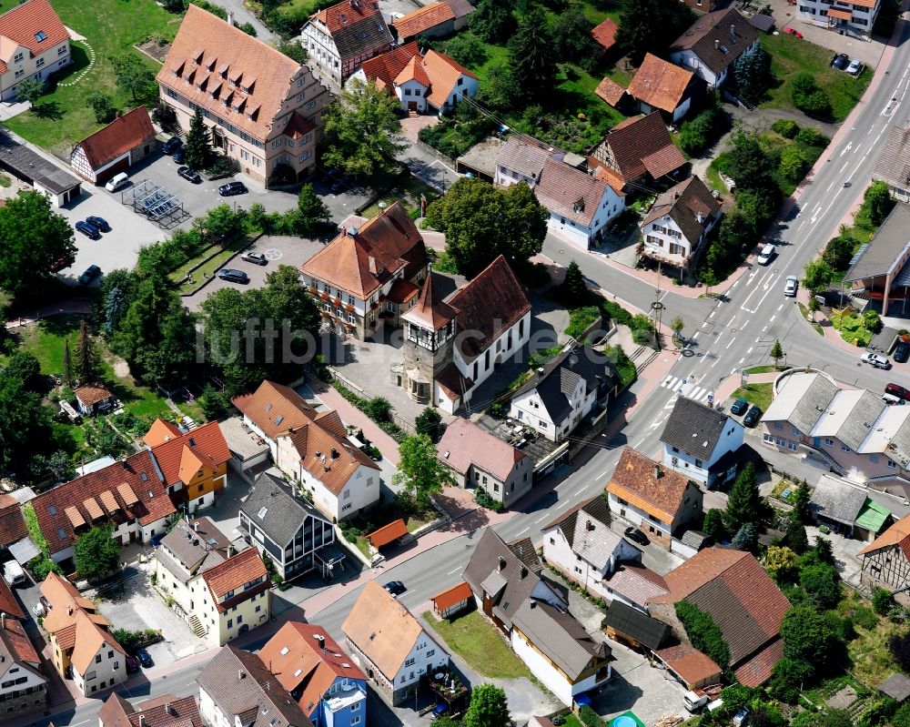 Zaberfeld aus der Vogelperspektive: Kirchengebäude in der Dorfmitte in Zaberfeld im Bundesland Baden-Württemberg, Deutschland