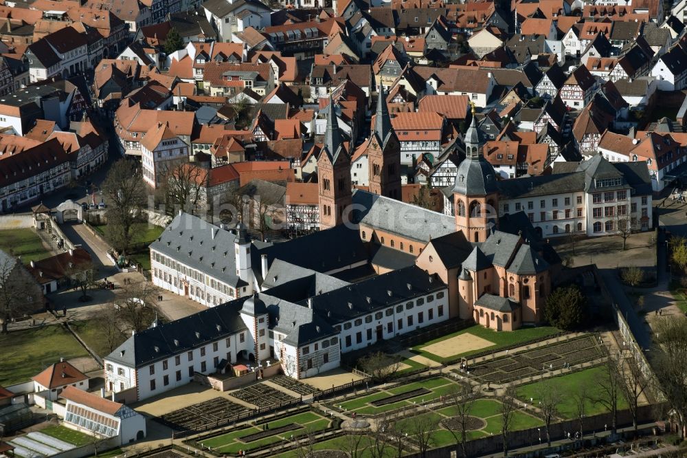 Luftbild Seligenstadt - Kirchengebäude Einhardbasilika am Kloster an der Großem Maingasse in Seligenstadt im Bundesland Hessen