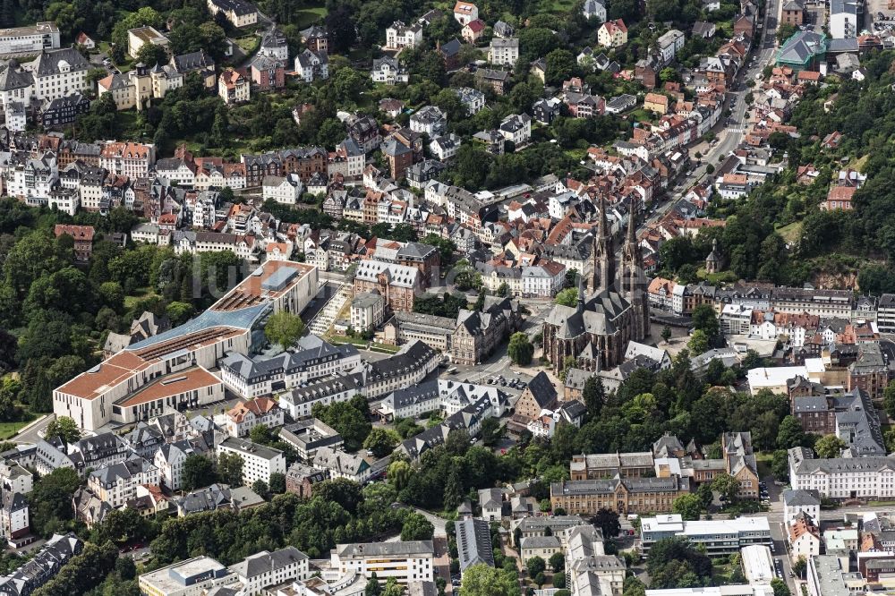 Luftbild Marburg - Kirchengebäude der Elisabethkirche in Marburg im Bundesland Hessen, Deutschland