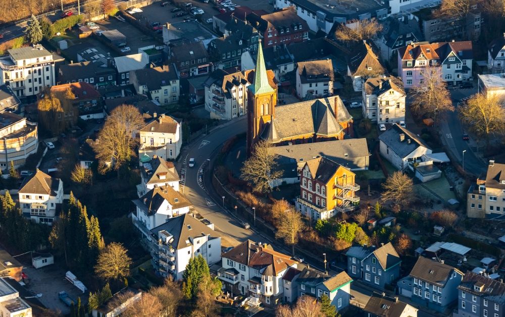 Ennepetal aus der Vogelperspektive: Kirchengebäude entlang der Kirchstraße in Ennepetal im Bundesland Nordrhein-Westfalen, Deutschland