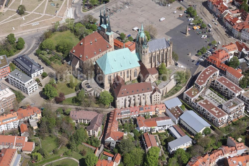 Erfurt von oben - Kirchengebäude des Erfurter Dom im Ortsteil Altstadt in Erfurt im Bundesland Thüringen, Deutschland