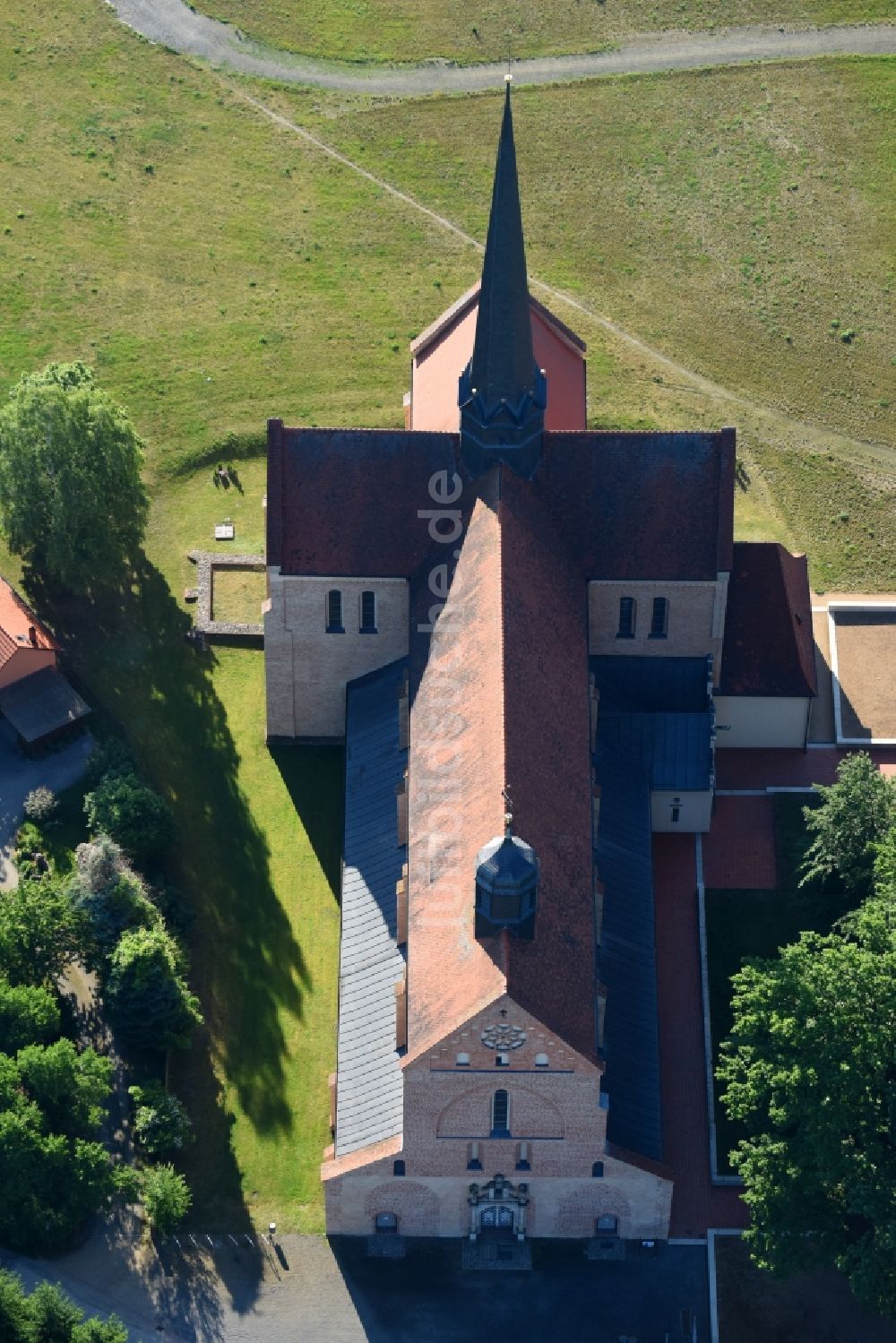 Luftaufnahme Doberlug-Kirchhain - Kirchengebäude der Evang. Klosterkirche St. Marien Doberlug in Doberlug-Kirchhain im Bundesland Brandenburg, Deutschland
