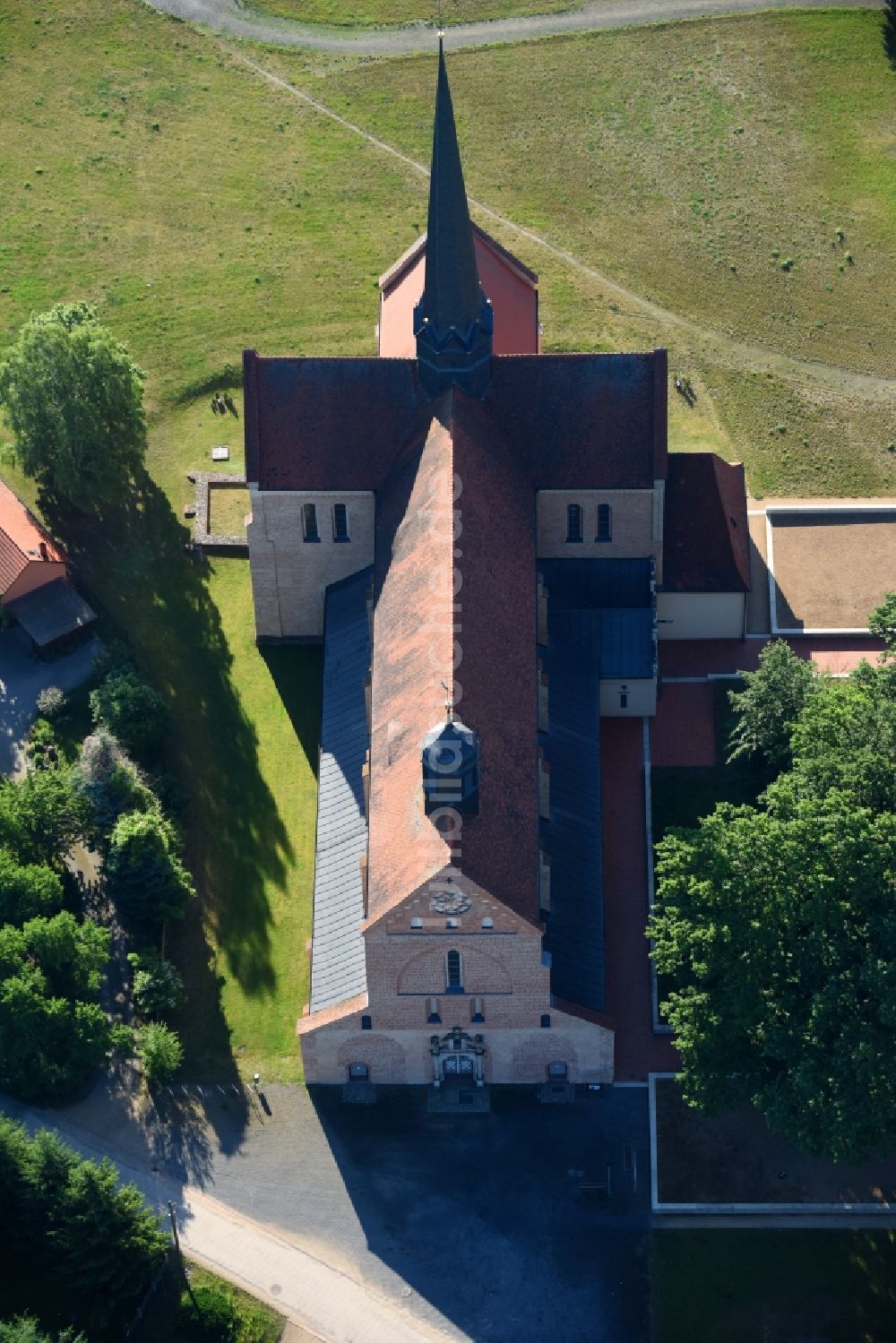 Doberlug-Kirchhain von oben - Kirchengebäude der Evang. Klosterkirche St. Marien Doberlug in Doberlug-Kirchhain im Bundesland Brandenburg, Deutschland