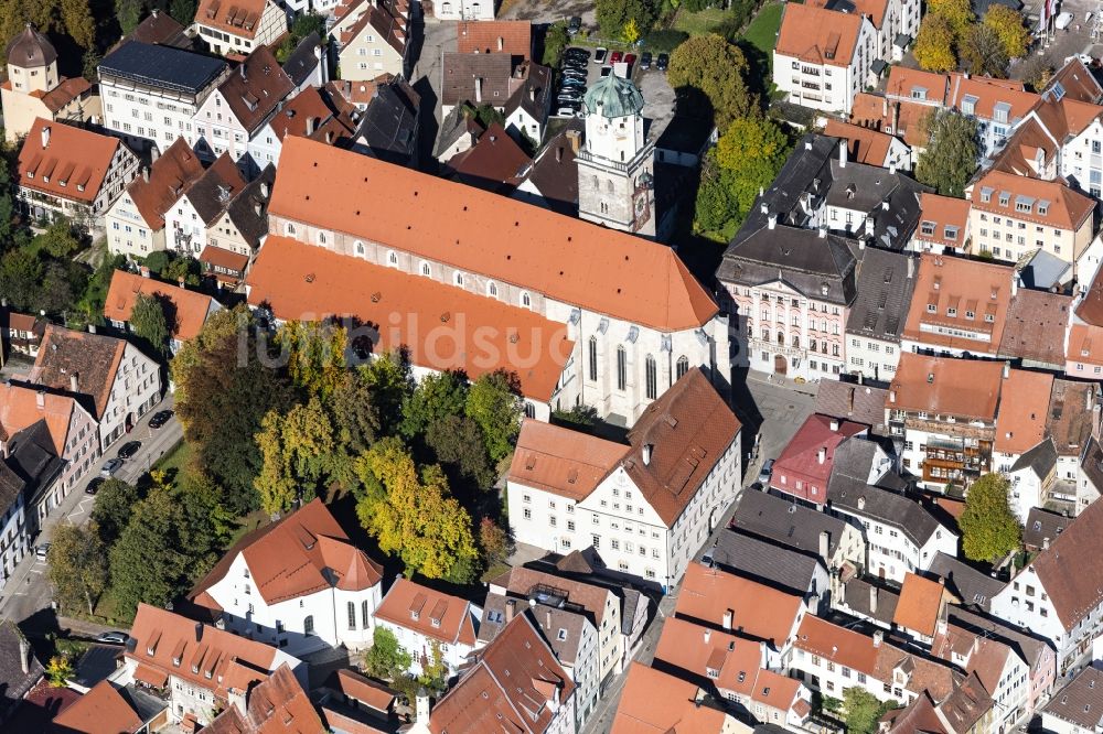 Memmingen von oben - Kirchengebäude der Evang.-Luth. Kirche St.Martin in Memmingen im Bundesland Bayern, Deutschland