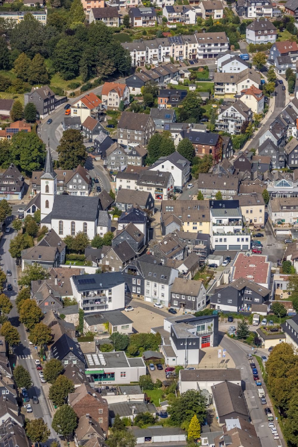 Luftaufnahme Ennepetal - Kirchengebäude der Evangelelischen Kirchengemeinde Voerde in Ennepetal im Bundesland Nordrhein-Westfalen