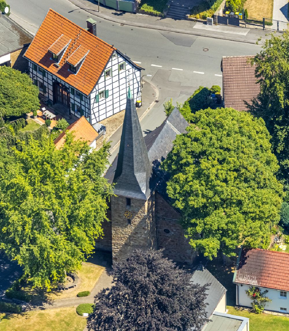 Luftaufnahme Dortmund - Kirchengebäude Evangelische Kirche Bodelschwingh (Schloßkirche) in Dortmund im Bundesland Nordrhein-Westfalen, Deutschland