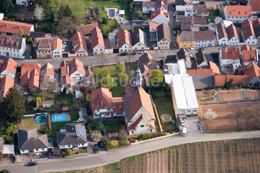 Luftbild Worms - Kirchengebäude der Evangelischen Kirchengemeinde Worms-Horchheim in Worms im Bundesland Rheinland-Pfalz, Deutschland