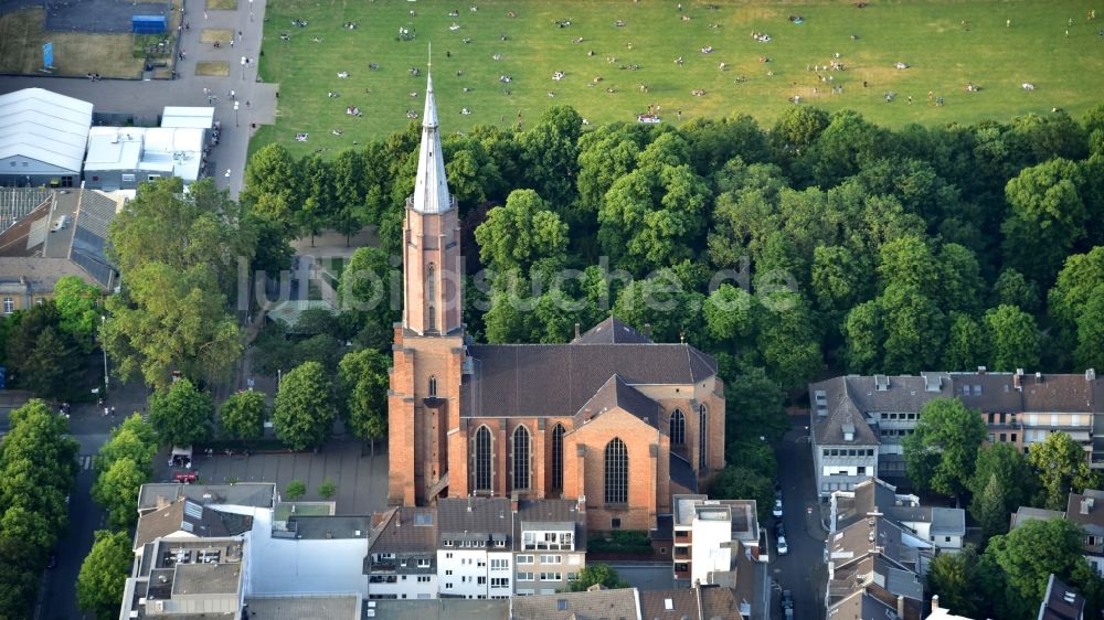 Luftbild Bonn - Kirchengebäude der Evangelischen Kreuzkirche Bonn im Bundesland Nordrhein-Westfalen, Deutschland