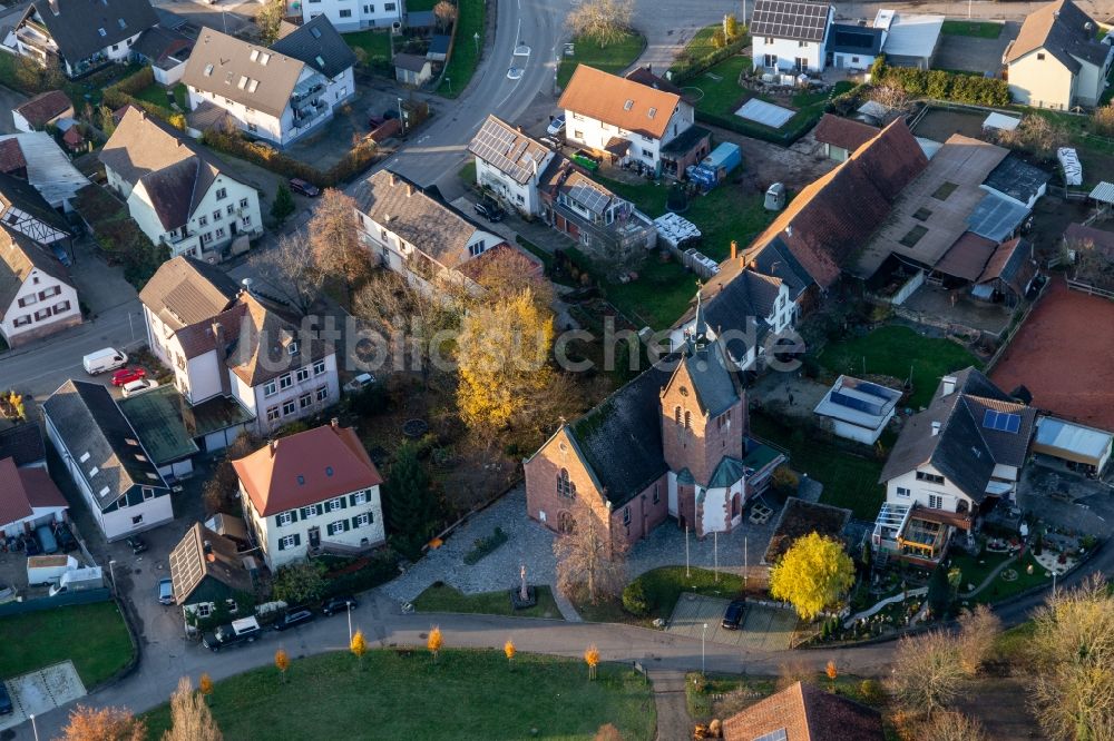 Luftbild Weier - Kirchengebäude der Evangelischen Matthäusgemeinde in der Dorfmitte in Weier im Bundesland Baden-Württemberg, Deutschland