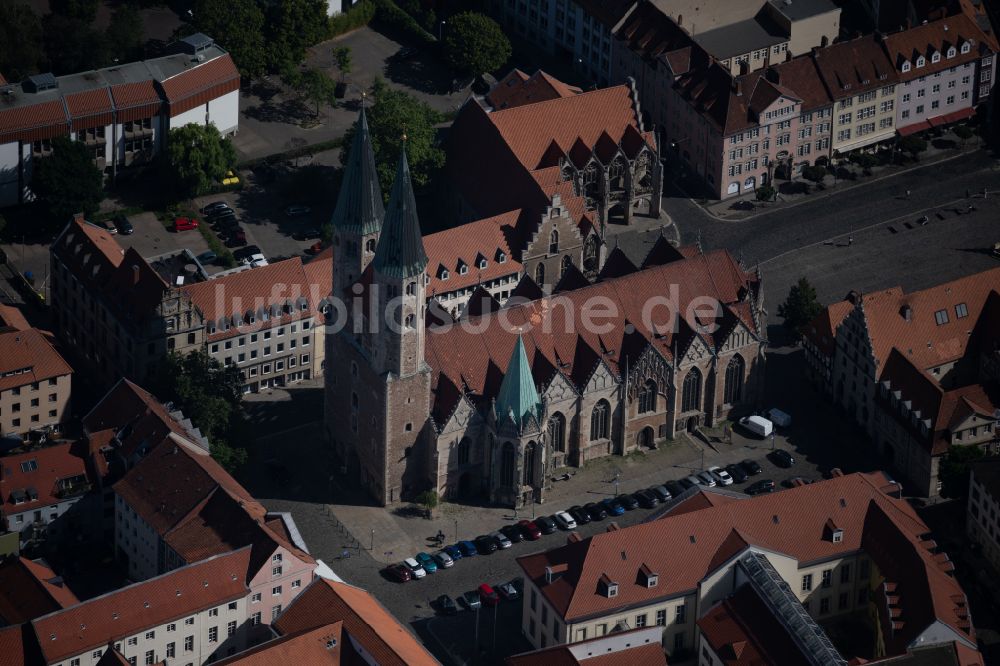 Braunschweig von oben - Kirchengebäude der evangelischen Sankt Martinikirche in Braunschweig im Bundesland Niedersachsen, Deutschland