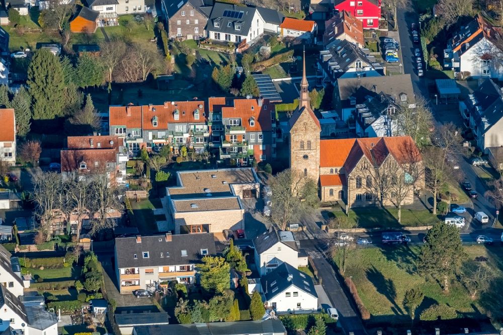Luftbild Bochum - Kirchengebäude der evangelischen Sankt - Vinzentius - Kirche im Ortsteil Harpen in Bochum im Bundesland Nordrhein-Westfalen