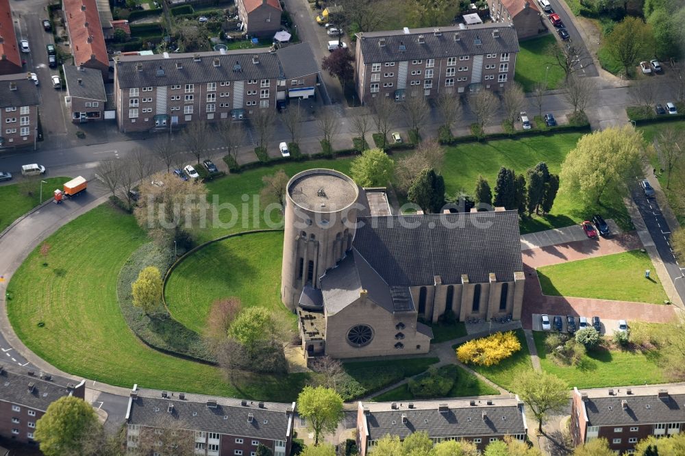 Luftbild Maastricht - Kirchengebäude der Florasingel am Mariaberg in Maastricht in Limburg, Niederlande