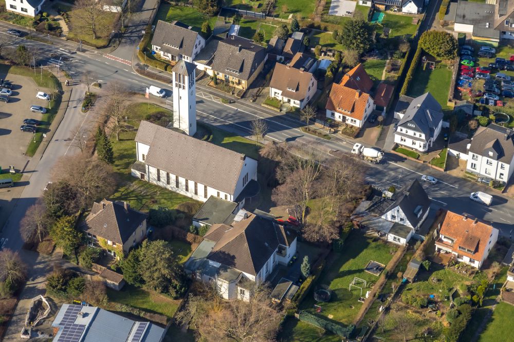 Massen von oben - Kirchengebäude Friedenskirche in Massen im Bundesland Nordrhein-Westfalen, Deutschland