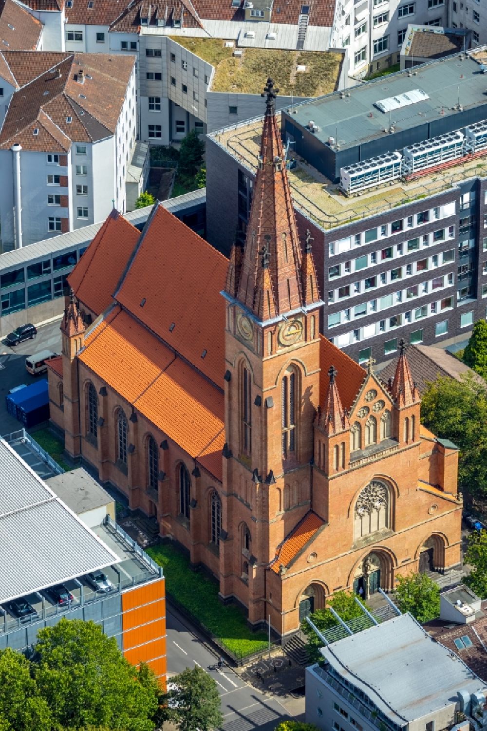 Luftaufnahme Dortmund - Kirchengebäude der Grabeskirche Liebfrauen im Stadtteil Cityring-West in Dortmund im Bundesland Nordrhein-Westfalen, Deutschland