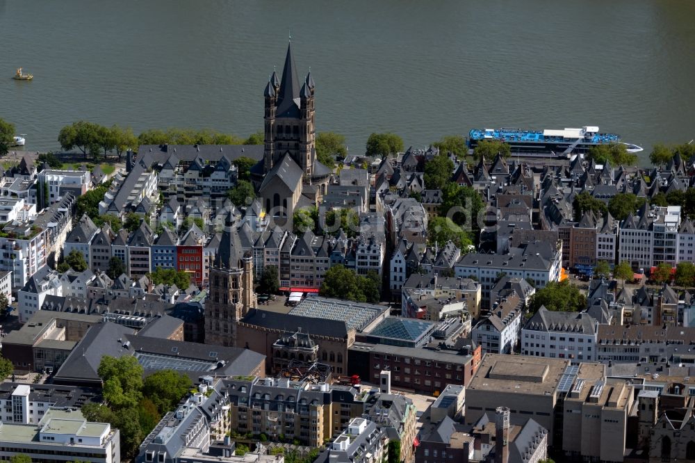 Luftaufnahme Köln - Kirchengebäude Groß St. Martin am Brigittengääschen in Köln im Bundesland Nordrhein-Westfalen, Deutschland