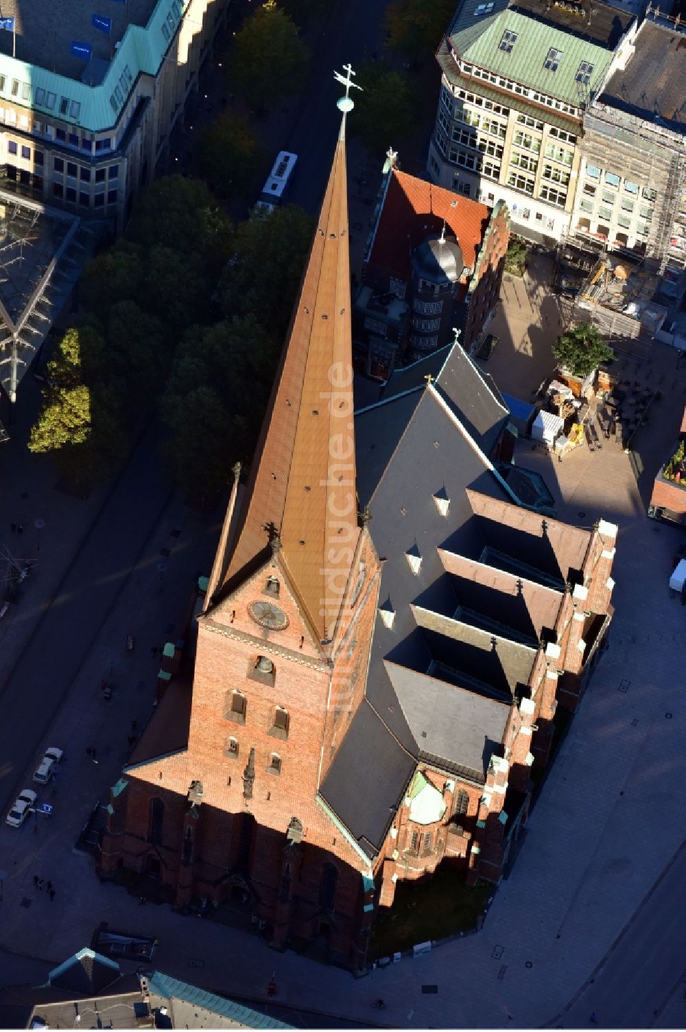 Luftaufnahme Hamburg - Kirchengebäude der Hauptkirche St. Jacobi am Jakobikirchhof in Hamburg, Deutschland