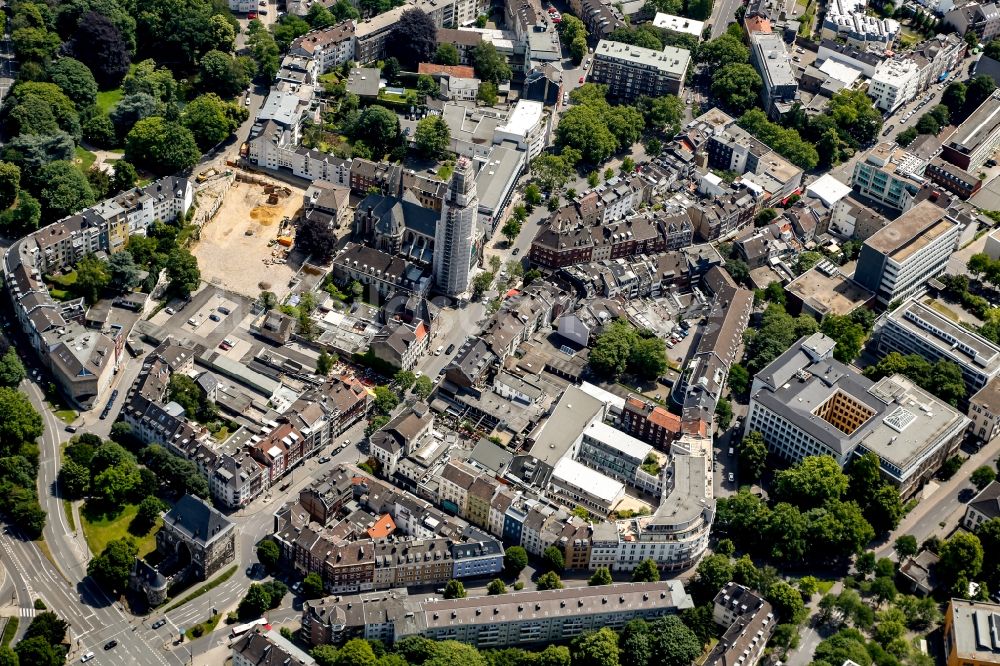 Luftbild Aachen - Kirchengebäude Heilig Kreuz Kirche in Aachen im Bundesland Nordrhein-Westfalen, Deutschland
